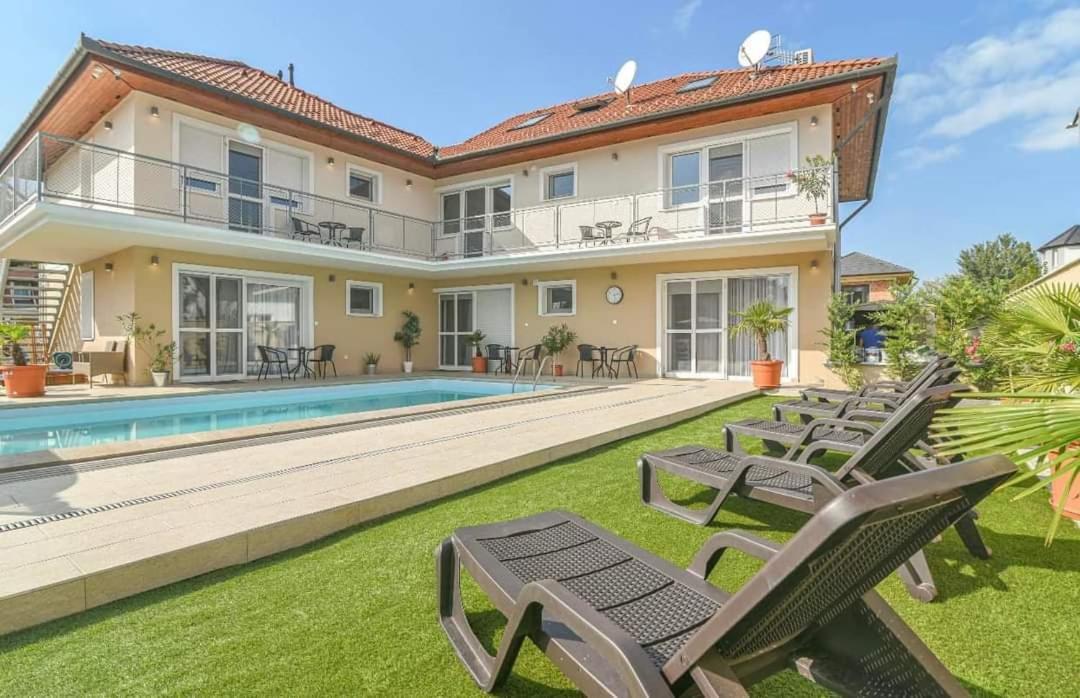 Happy Apartments Balatonlelle Esterno foto